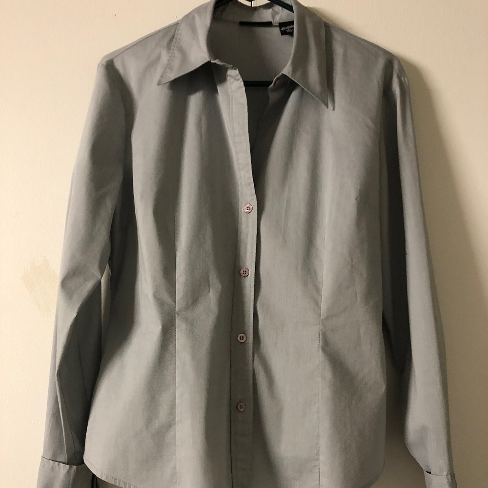 New York & Company Gray Long Sleeve Istretch Butto